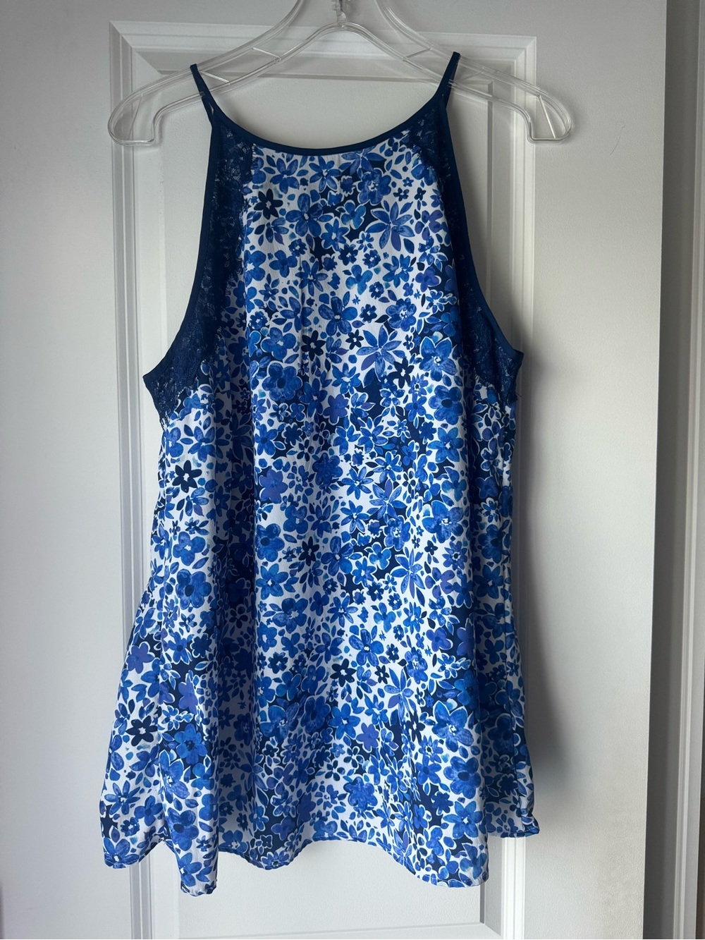 A Pea in the Pod Blue Floral Strappy Top In L